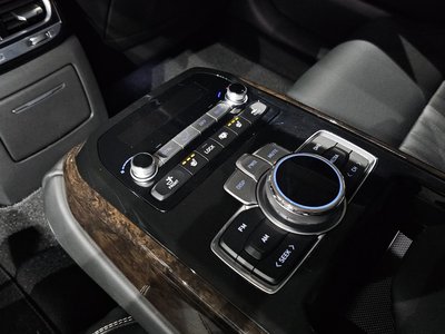 2021 Genesis G90 — миниатюра 18