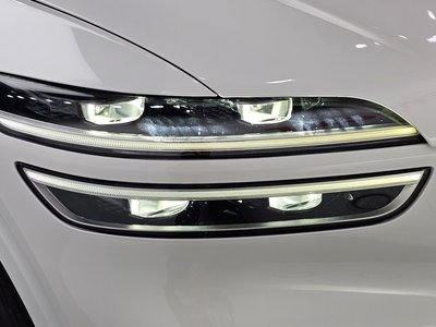 صورة 9 لـ 2021 Genesis GV70