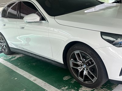 BMW 5 SERIES - 1
