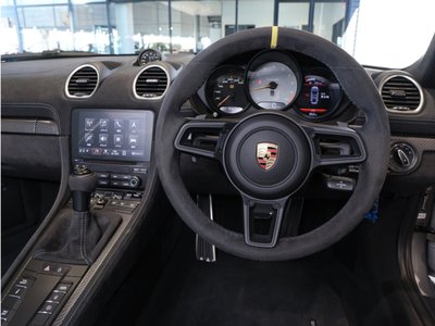 PORSCHE 718 CAYMAN - 10