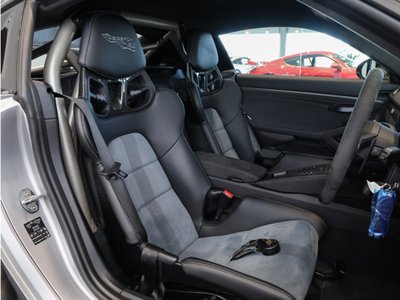 PORSCHE 718 CAYMAN - 9