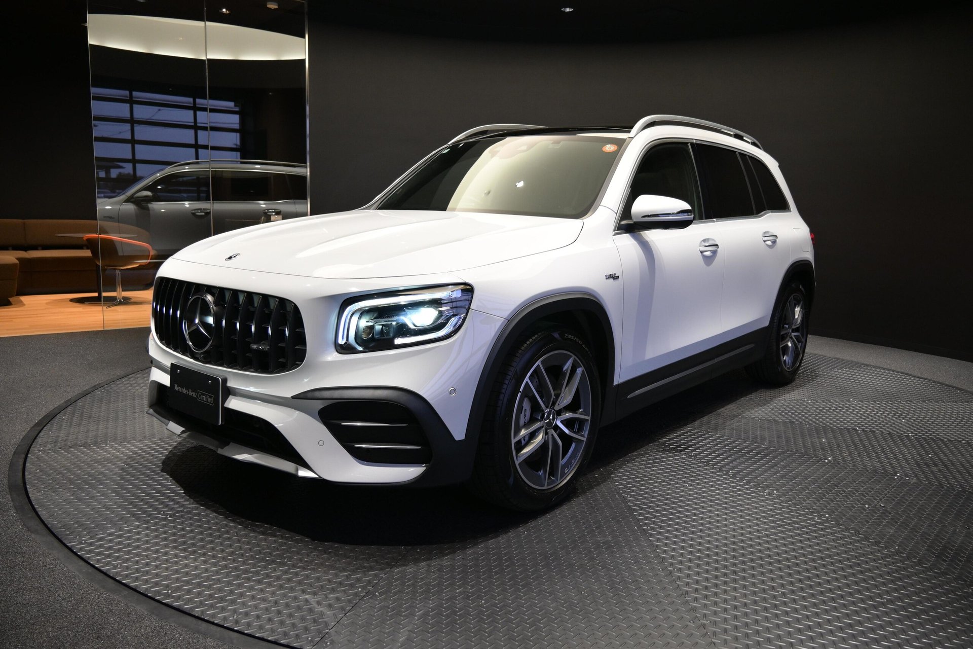 MERCEDES-BENZ GLB AMG - View 1