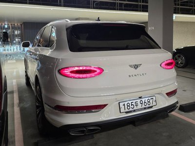 BENTLEY BENTAYGA - 4