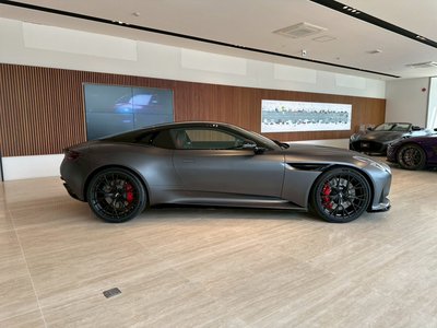 ASTON MARTIN DB12 - 7