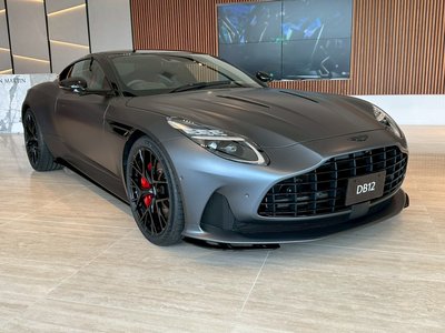 ASTON MARTIN DB12 - 5