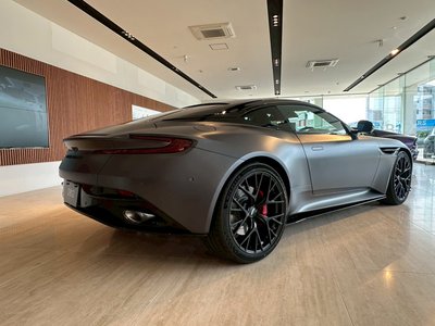 ASTON MARTIN DB12 - 9