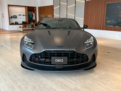 ASTON MARTIN DB12 - 4