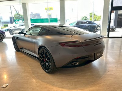 ASTON MARTIN DB12 - 8