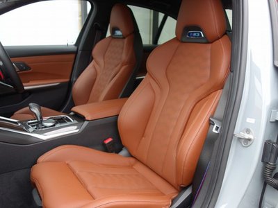 صورة 10 لـ 2025 BMW M3 SEDAN