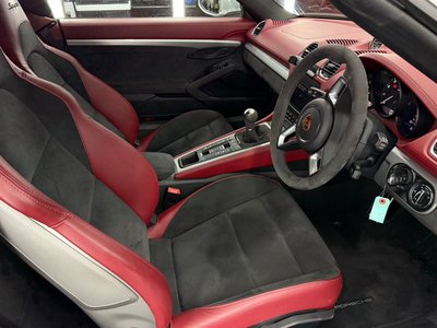 PORSCHE 718 SPYDER - 8