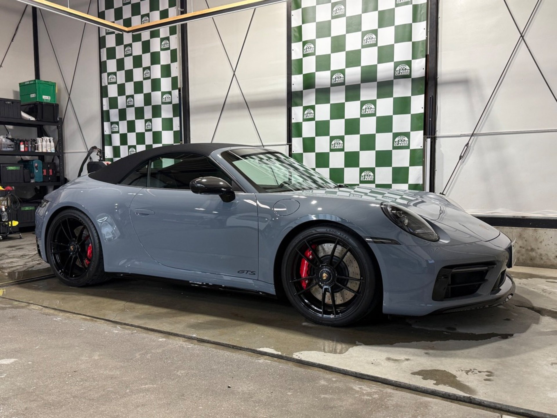 PORSCHE 911 - View 1