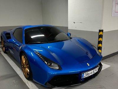 FERRARI 488 - 1