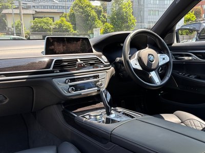 BMW 7 SERIES - 8