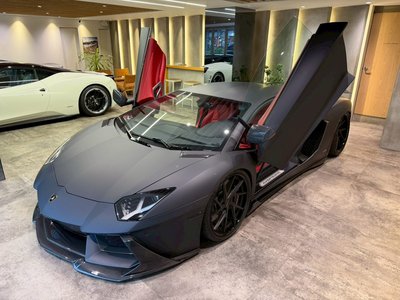 LAMBORGHINI AVENTADOR - 5