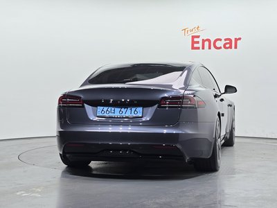 TESLA MODEL S - 4