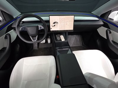 TESLA MODEL Y - 5