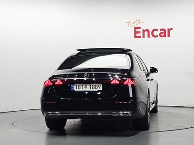 MERCEDES-BENZ E-CLASS - 4