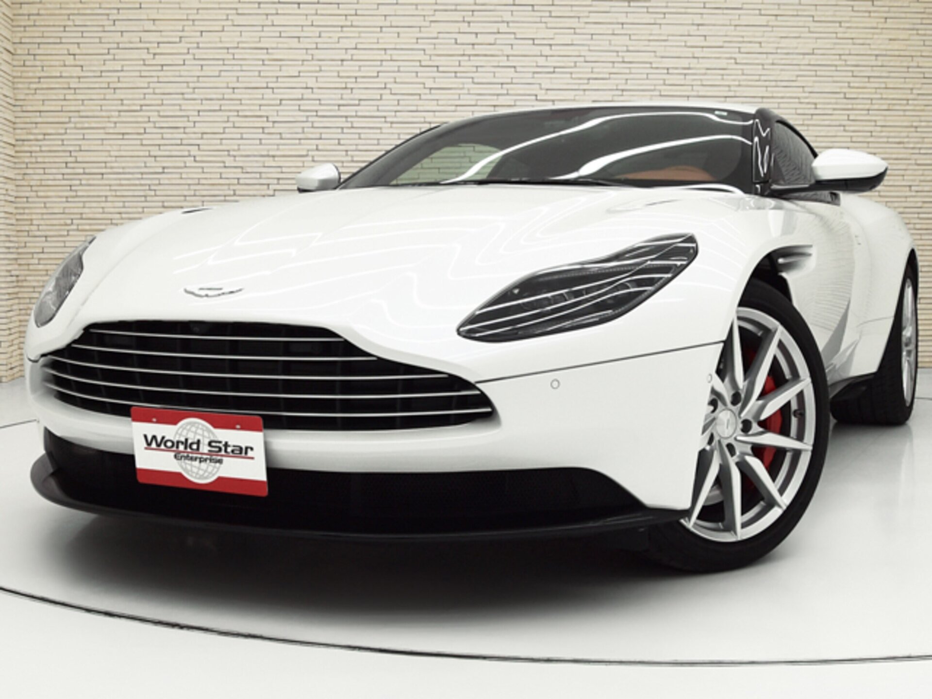 ASTON MARTIN DB11 - View 1