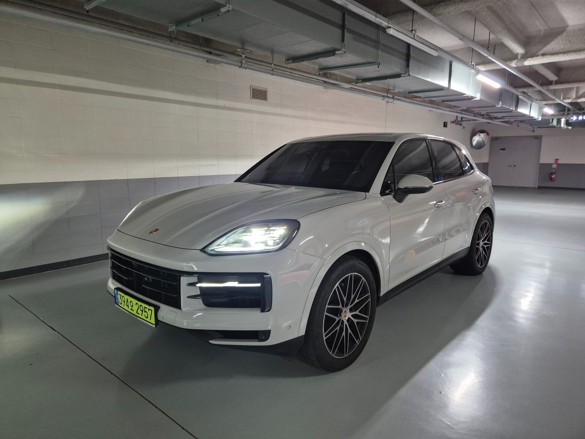 PORSCHE CAYENNE - View 1