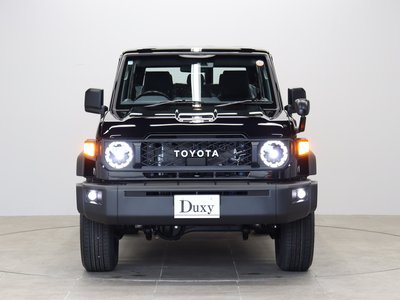 TOYOTA LAND CRUISER 70 - 8