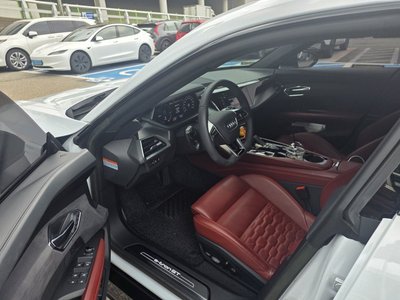 صورة 10 لـ 2023 AUDI E-TRON GT