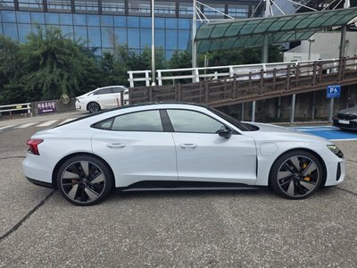 صورة 3 لـ 2023 AUDI E-TRON GT
