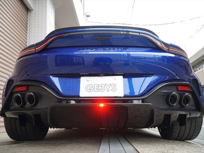 ASTON MARTIN VANTAGE - 9