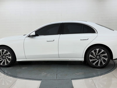 MERCEDES-BENZ E-CLASS - 4