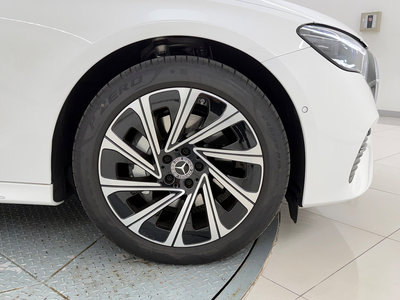 MERCEDES-BENZ E-CLASS - 9