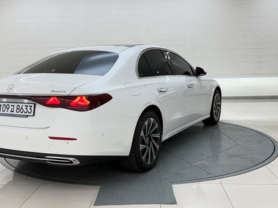 MERCEDES-BENZ E-CLASS - 6