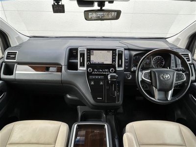 TOYOTA GRAND ACE - 3