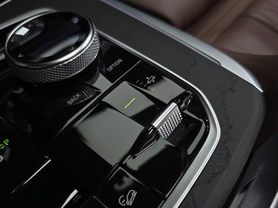 2021 BMW X7 thumbnail 23