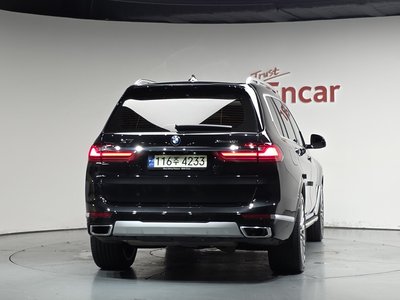 2021 BMW X7 photo 4