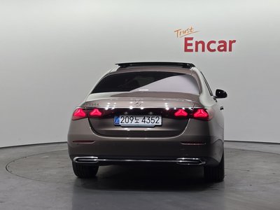 MERCEDES-BENZ E-CLASS - 4