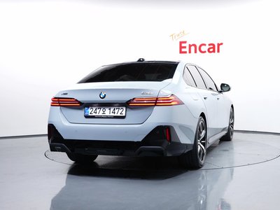 2025 BMW 5 SERIES 照片 4