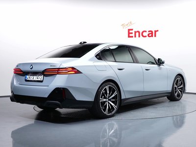 2025 BMW 5 SERIES 照片 3