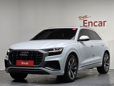 AUDI Q8 - 1