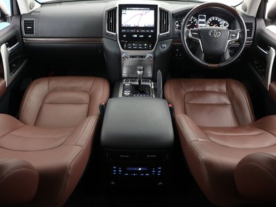 صورة 10 لـ 2020 Toyota LAND CRUISER 200
