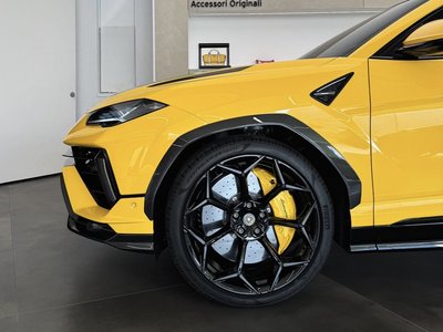 LAMBORGHINI URUS - 3