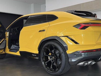 LAMBORGHINI URUS - 7