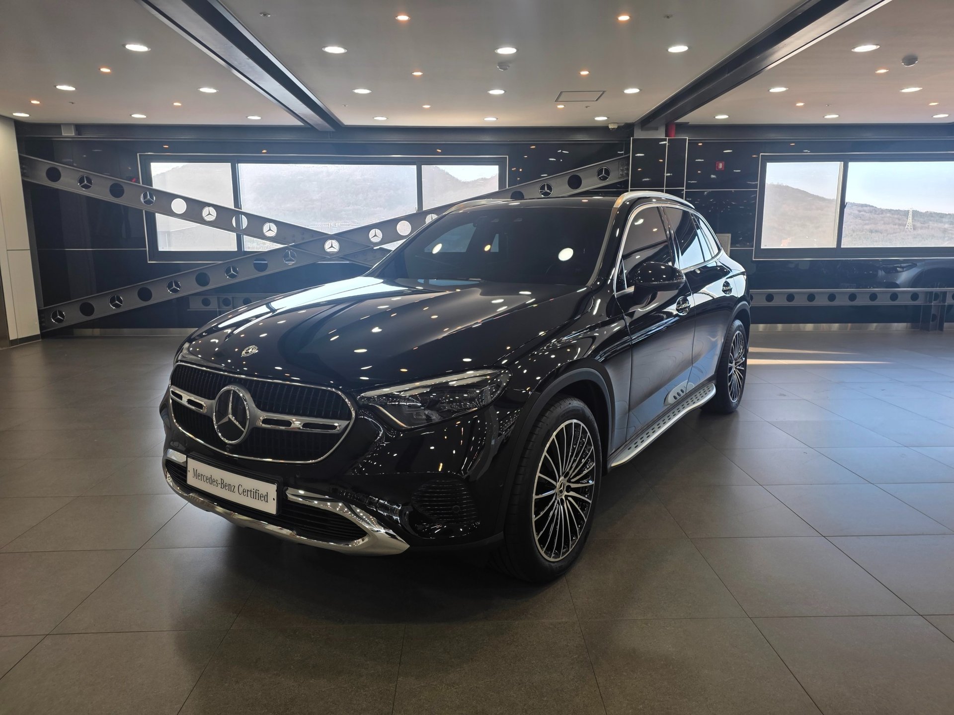 MERCEDES-BENZ GLC - View 1