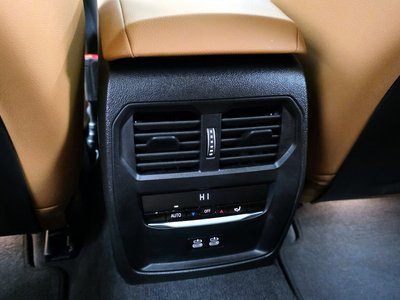2024 BMW 3 SERIES thumbnail 18