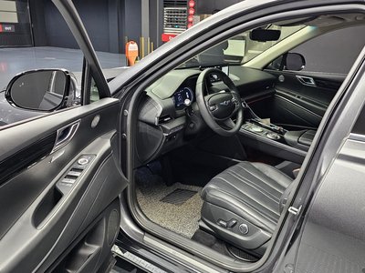 صورة 10 لـ 2021 Genesis GV80