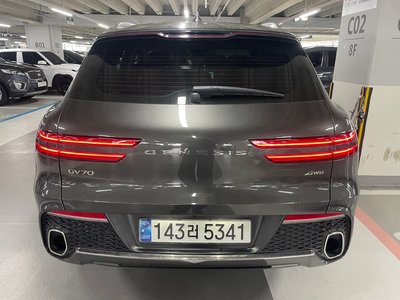 صورة 3 لـ 2024 Genesis GV70