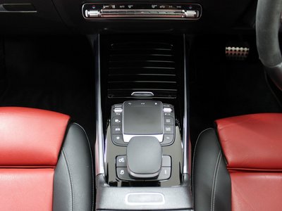 MERCEDES-BENZ GLB-CLASS AMG - 10
