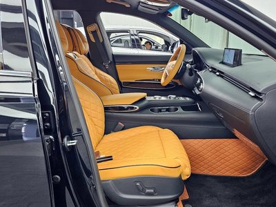 2021 Genesis GV70 — миниатюра 17