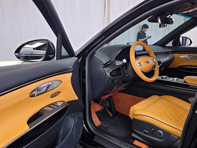 2021 Genesis GV70 — миниатюра 13