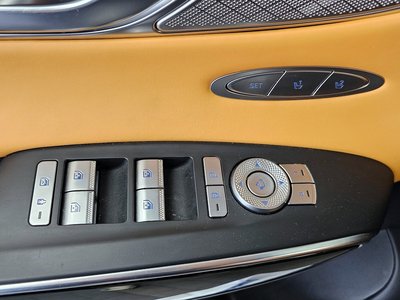2021 Genesis GV70 — миниатюра 28