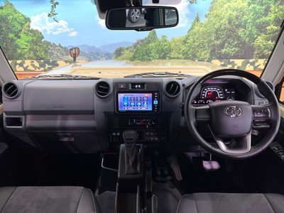 TOYOTA LAND CRUISER 70 - 2