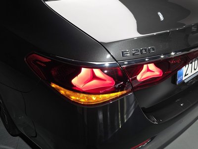 MERCEDES-BENZ E-CLASS - 10